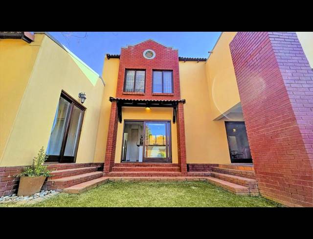 4 BEDROOM TOWNHOUSE FOR SALE IN OLYMPUS AH